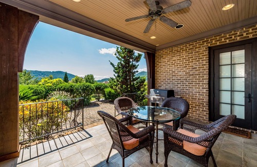 The Cliffs House | Asheville Luxury Mountain Retreat