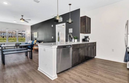 Avery Creek Apartment | Asheville - Modern 2-Bedroom Condo near Biltmore