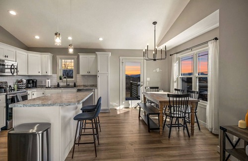 Leicester House | Asheville Oasis | Views | Hot Tub | Pet Friendly