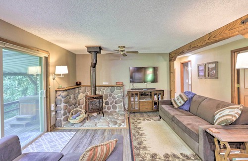 Paradise Estates Cabin | Ashford Cabin with Hot Tub & Big Creek Views!