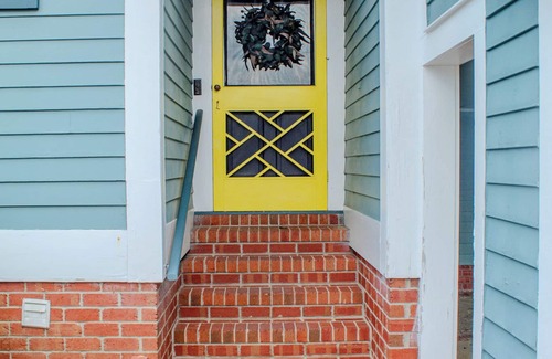 Clinton House | Ashford Inn - Spacious 5-bedroom house with WiFi, AC in delightful Clinton