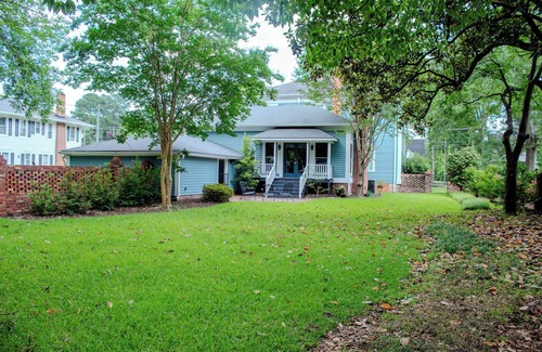 Clinton House | Ashford Inn - Spacious 5-bedroom house with WiFi, AC in delightful Clinton