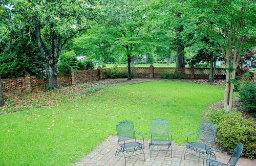 Clinton House | Ashford Inn - Spacious 5-bedroom house with WiFi, AC in delightful Clinton
