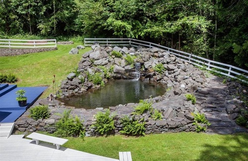 Ashford House | Ashford Mansion. NO CLEANING FEE. W/HOT TUB