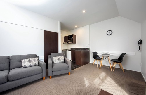 Merivale Hotel | Ashford Motor Lodge