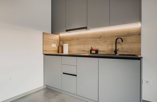 Đuba Apartment | Ashka vacation apartment with sea view