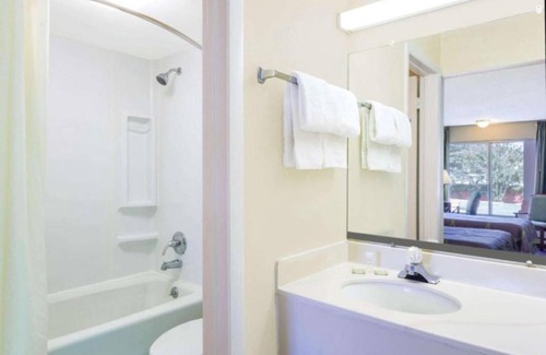 Ashland Hotel | Ashland Studio Inn By OYO Richmond North near Kings Dominion