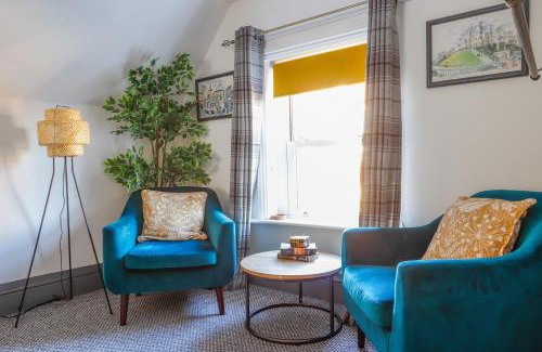 Barry Apartment | Ashley Suite - Cozy 1BR Maisonette with Parking & WIFI