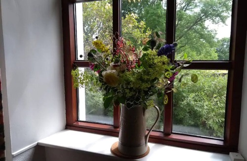 Lisburn House | Ashside Cottage, Royal Hillsborough, Belfast