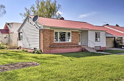 Ashton House | Ashton Escape with Yard 56 Mi to West Yellowstone!