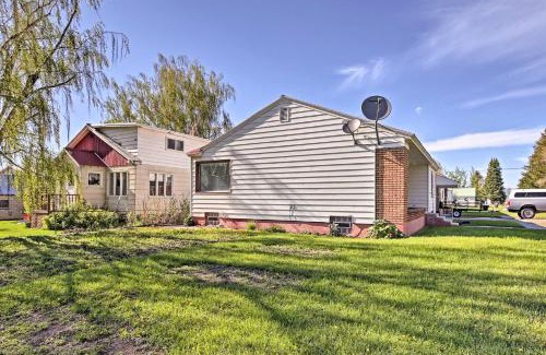 Ashton House | Ashton Escape with Yard 56 Mi to West Yellowstone!