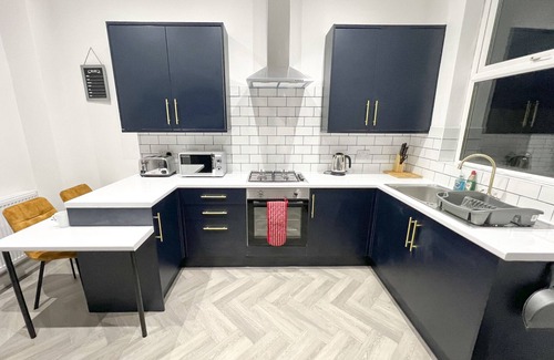 Ashton-under-Lyne House | Ashton House 2-Bedroom Home