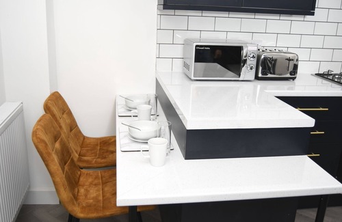 Ashton-under-Lyne House | Ashton House 2-Bedroom Home