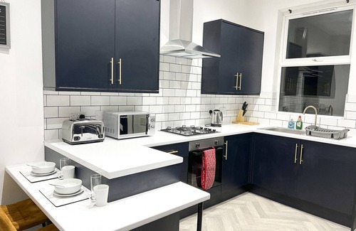 Ashton-under-Lyne House | Ashton House 2-Bedroom Home