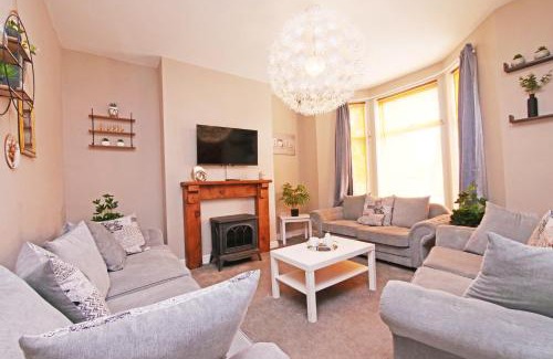 Scarborough House | Ashville Grange Sleeps 10 Large Beautiful House