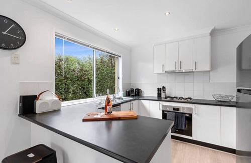 Ocean Grove House | Ashwood Beach House, Sleeps 6, Pet friendly, Aircon, WIFI