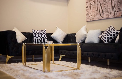 Oula Bed & Breakfast | Asia Pyramids View