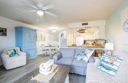 East End Condo | Ask about our monthly discounts! 1 Min Walk Beach! Pool within Steps!