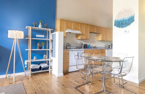 Downtown Apartment | ASK FOR Discount-2br Historic Brick Getaway Wifi