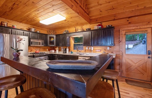 Ridges Over the Lake Cabin | Aska Bliss - Aska Adventure Area