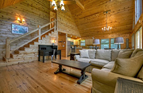 Blue Ridge Cabin | Askaway Retreat: Hot Tub I Close to Downtown I Dog Friendly