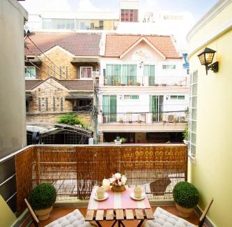 Bangkok Central Business District House | Asokes Hidden Gem Cozy Stay Next to the Park