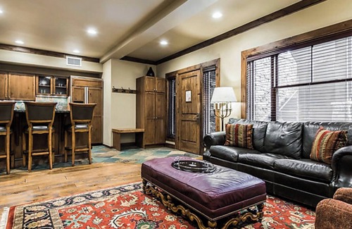 West End Condo | Aspen 1BR Condo prime location