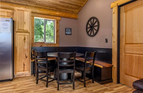 Packwood Cabin | Aspen Cabin | Log Home | Hot Tub