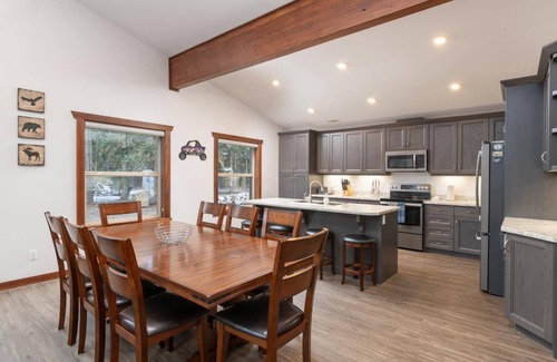 Valemount House | Aspen Cabin Vacation Rental w/Sauna Option!