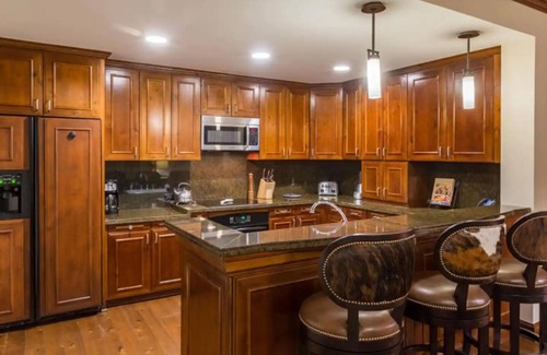 Aspen Condo | Aspen CO Ski in/Ski out Ritz Carlton Condo 2 BD/BR