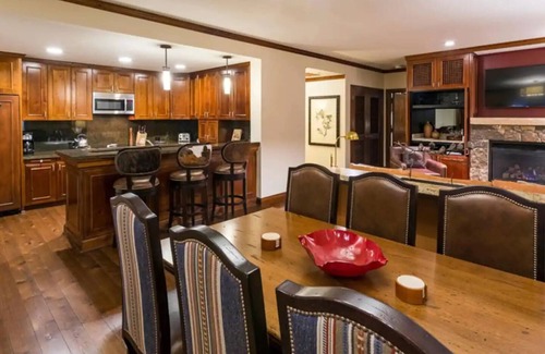 Aspen Condo | Aspen CO Ski in/Ski out Ritz Carlton Condo 2 BD/BR