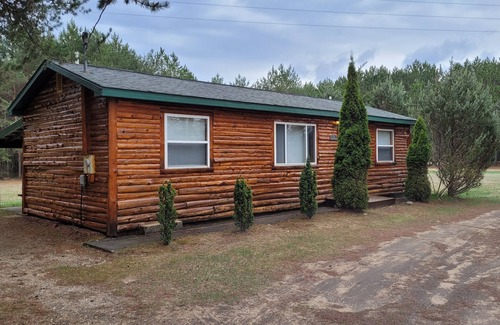 Thompsonville Cabin | Aspen Cottage 2BR 2BA only 1 mile to Crystal Mtn