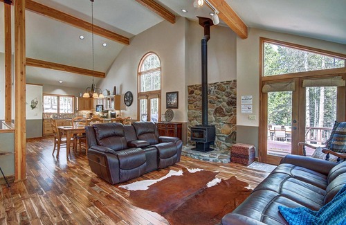Breckenridge House | Aspen Heights Lodge 4 Bedroom Home by RedAwning