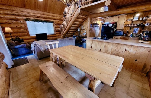 Winthrop Cabin | Aspen Hollow Cabin-Dog Friendly, Close to River and Walk to Ski Trail!