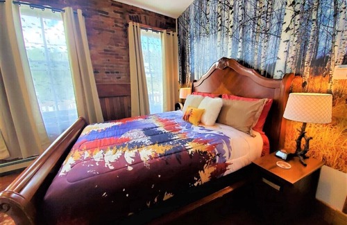 Creede Hotel | Aspen Inn - Fall Suite (California King)