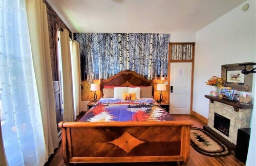 Creede Hotel | Aspen Inn - Fall Suite (California King)