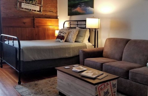 Creede Hotel | Aspen Inn - Summer Suite