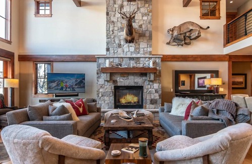 Steamboat Springs Cabin | Aspen Leaf Lodge | Close to Ski Resort | Luxury Chalet | 6 King Beds | Game Room