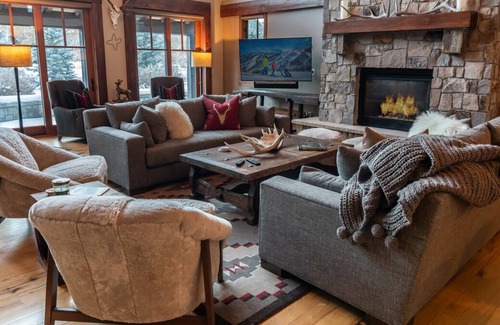 Steamboat Springs Cabin | Aspen Leaf Lodge | Close to Ski Resort | Luxury Chalet | 6 King Beds | Game Room