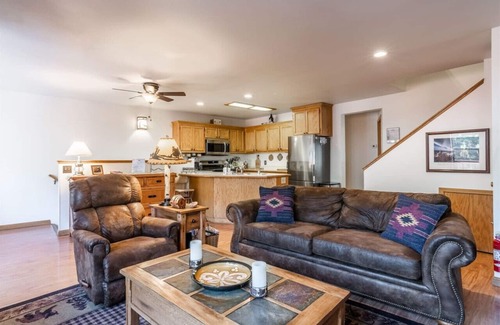 June Lake Condo | Aspen Meadows #2 Sun-Filled, 3 bedroom condo
