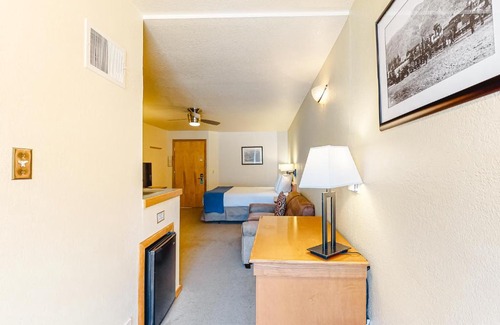 West End House | Aspen Mountain Lodge 210