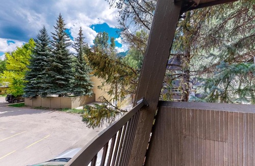 West End House | Aspen Mountain Lodge 211