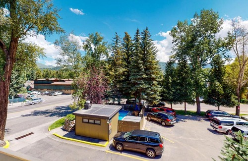 West End House | Aspen Mountain Lodge 305