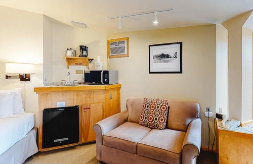 West End House | Aspen Mountain Lodge 401