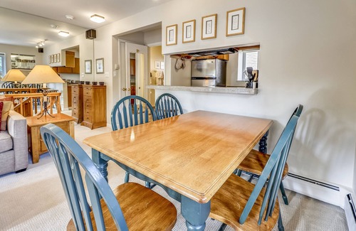 Aspen House | Aspen Townhome w/Deck - Restaurant Row