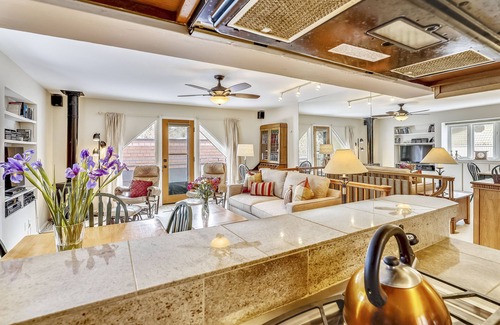 Aspen House | Aspen Townhome w/Deck - Restaurant Row