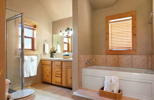Cripple Creek Cabin | ★ Aspen View Log Cabin ★ Mountain Vistas + Game Room Retreat