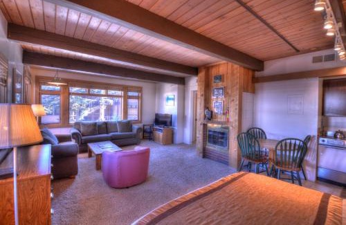 Snowmass Village Hotel | Aspenwood - CoralTree Residence Collection