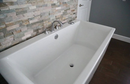 Central Business District Condo | Aspenwood Manor- Relaxing NEW Getaway Suite! (Wasatch Skyline)