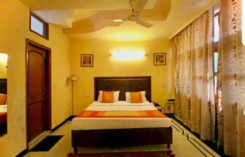 Janakpuri Hotel | ASR Guest House, Janakpuri, New Delhi